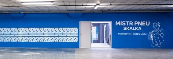 Atypické protipožární dveře na míru pro Pneuservis Skalka