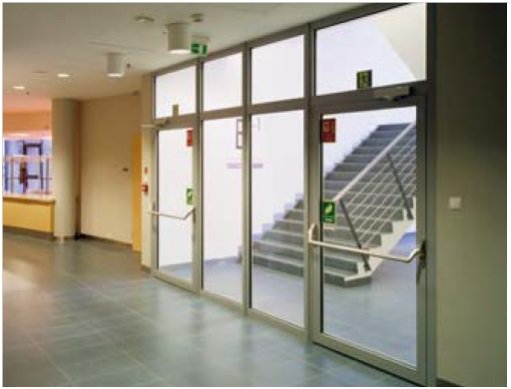 Hliníkové uzávěry na protipožární dveře Hliníkové uzávěry na protipožární dveře